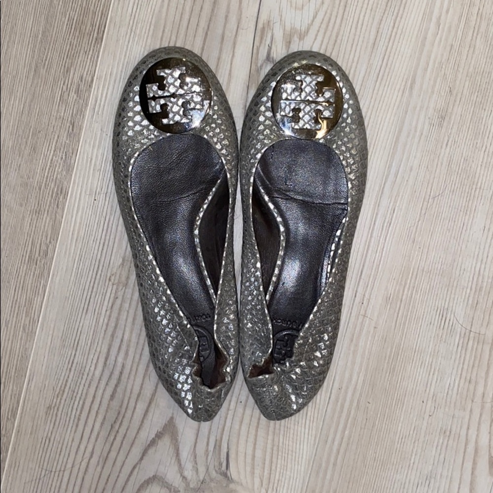 Snakeskin silver Tory Burch ballet flat